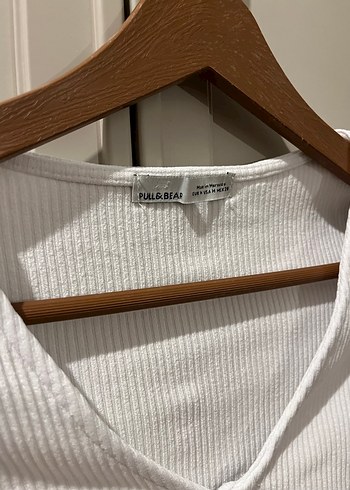 Beyaz V Yakalı Kısa Kollu Crop Top - Görsel 2