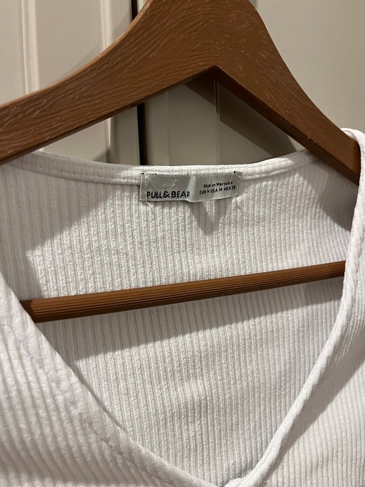 Beyaz V Yakalı Kısa Kollu Crop Top - Görsel 2