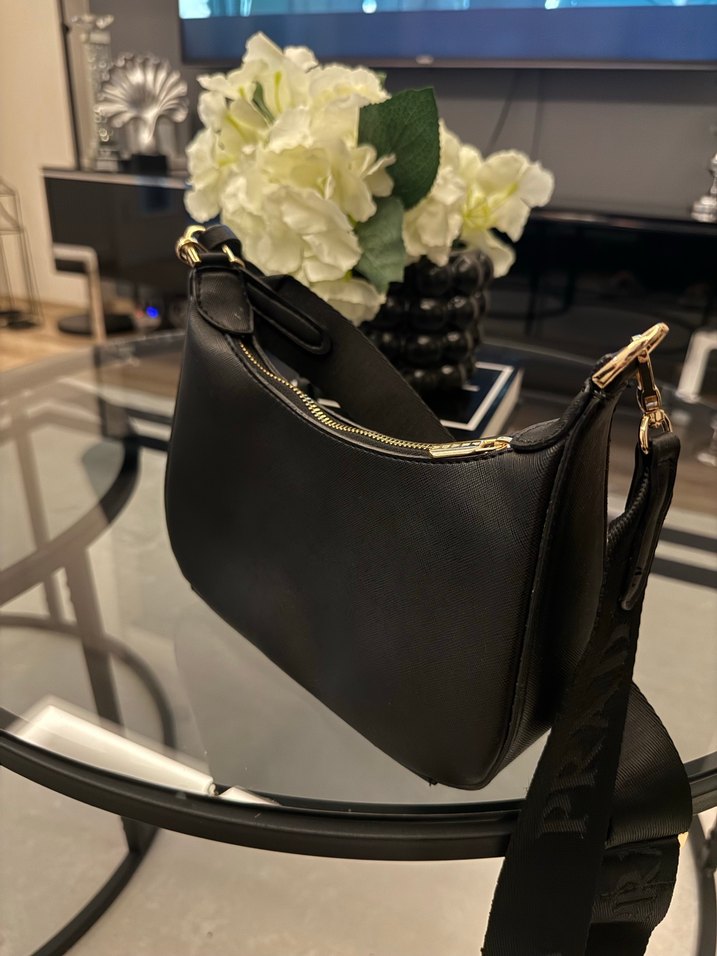 Siyah Deri Prada Kadın Omuz Çantası - Görsel 2