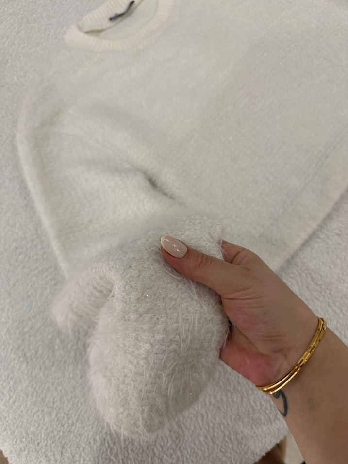 Beyaz Rahat Örgü Kadın Kazak - Görsel 3