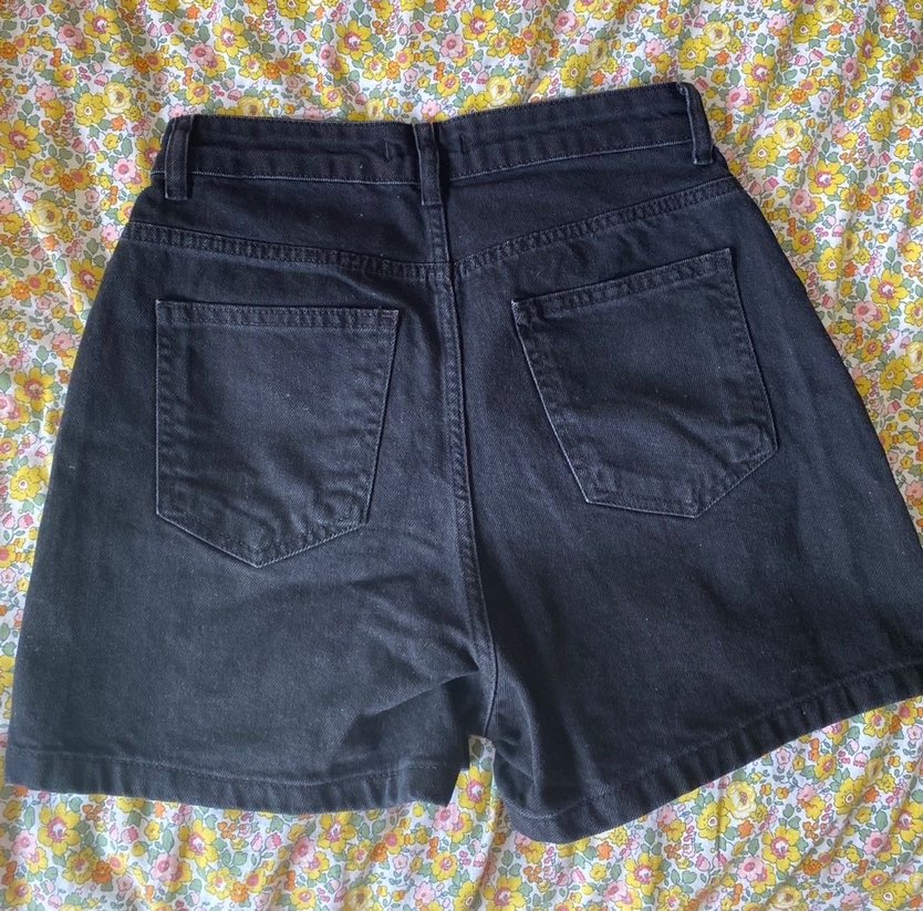 dugmeli sort etek - Görsel 3