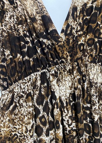 Drapeli V Yaka Yılan Desenli Uzun Elbise - Görsel 3