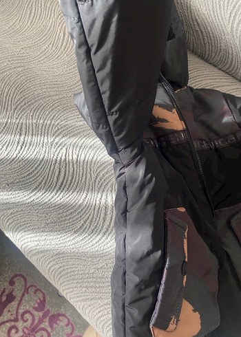 Erkek Çocuk Siyah Kamuflaj Desenli Kemerli Mont - Görsel 9