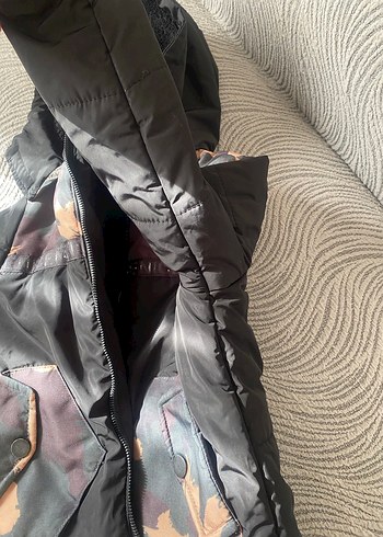 Erkek Çocuk Siyah Kamuflaj Desenli Kemerli Mont - Görsel 8