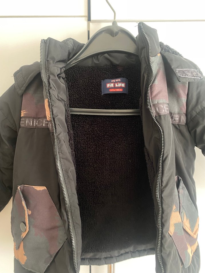 Erkek Çocuk Siyah Kamuflaj Desenli Kemerli Mont - Görsel 3