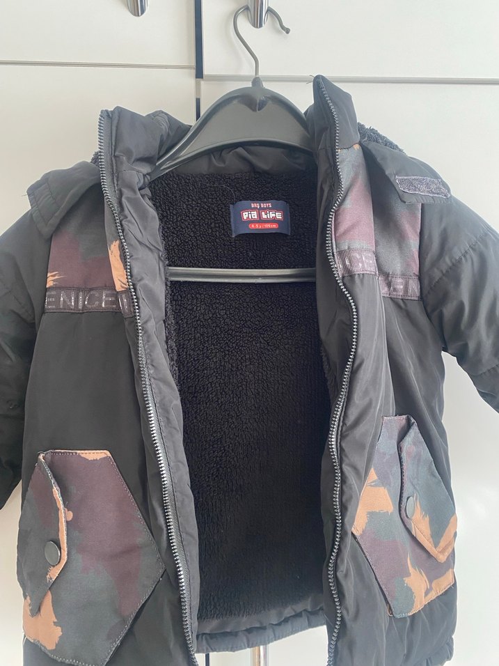 Erkek Çocuk Siyah Kamuflaj Desenli Kemerli Mont - Görsel 2