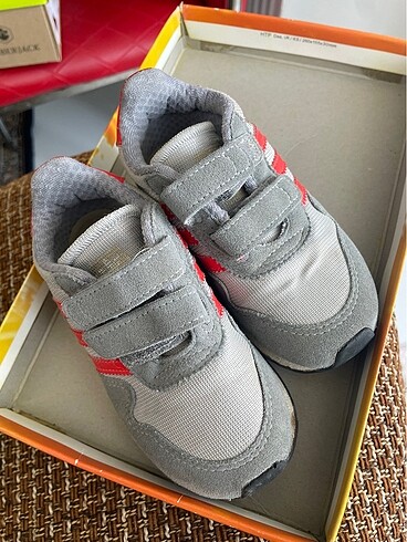 Adidas Çocuk ayakkıbılar adidas/puma/ süper step