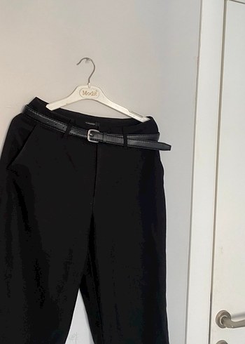 s Beden siyah Renk Stradivarius Siyah Kemerli Straight Fit Pantolon