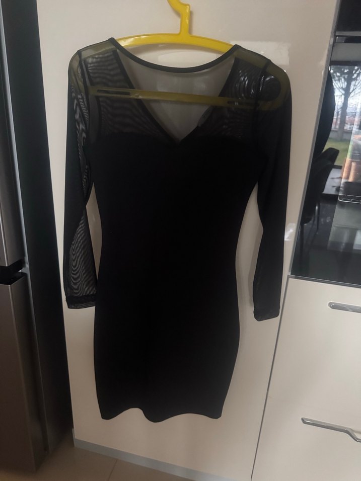 Siyah kolları sırtı ve göğsü tül şık elbise - Görsel 2