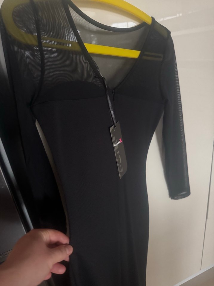 Siyah kolları sırtı ve göğsü tül şık elbise - Görsel 3