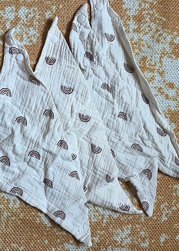 Nakışlı Beyaz Gri Bebek Önlüğü - Görsel 5