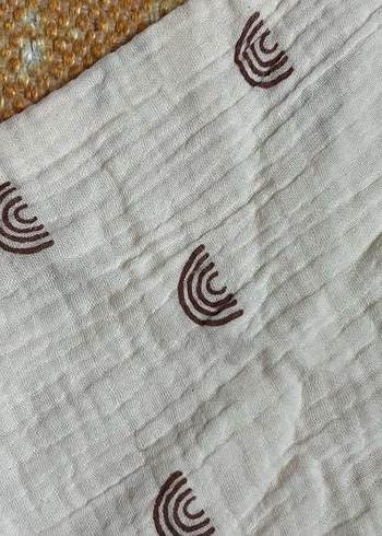 Nakışlı Beyaz Gri Bebek Önlüğü - Görsel 2