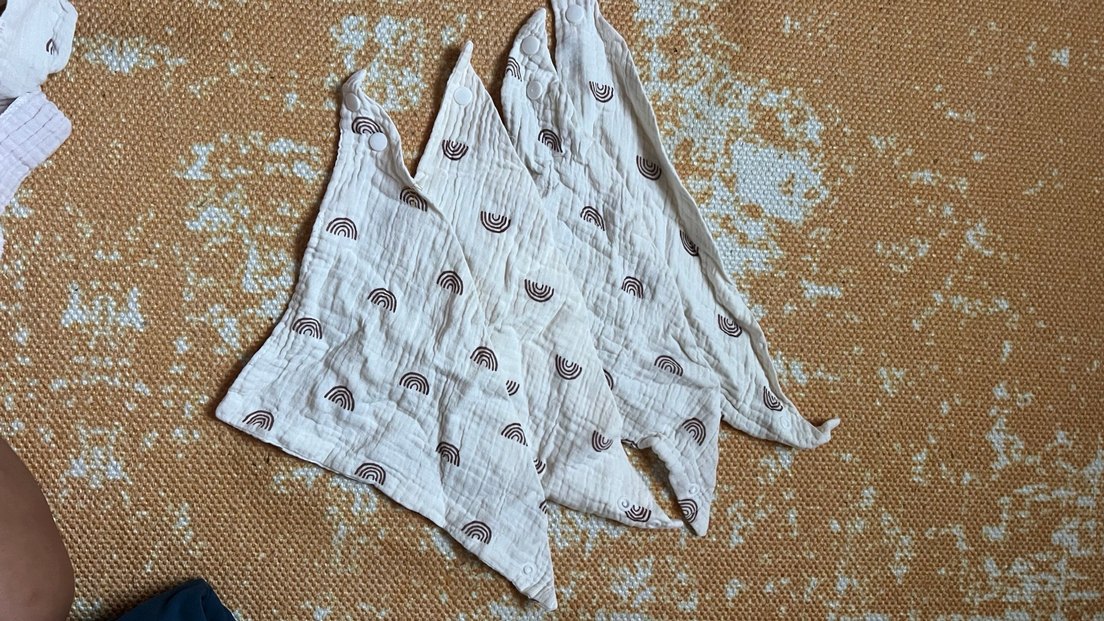 Nakışlı Beyaz Gri Bebek Önlüğü - Görsel 5