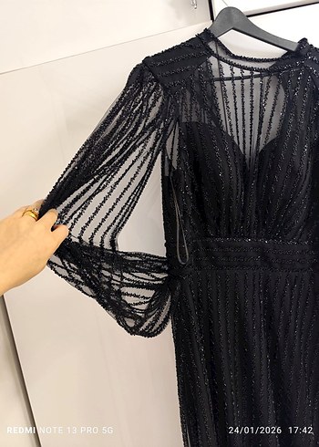 Uzun Siyah İşlemeli Gece Elbisesi - Görsel 4