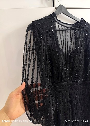 Uzun Siyah İşlemeli Gece Elbisesi - Görsel 5