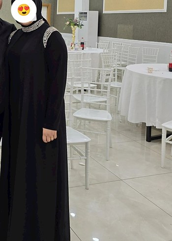 Boyun ve omuzları taşlı Siyah Uzun Elbise
