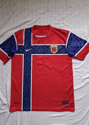Nike Norvec Kirmizi Beyaz Nike Futbol Formasi