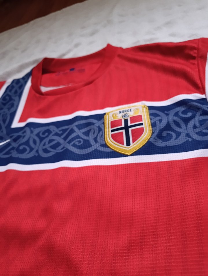 Norveç Kırmızı-Beyaz Nike Futbol Forması — görsel 3/4