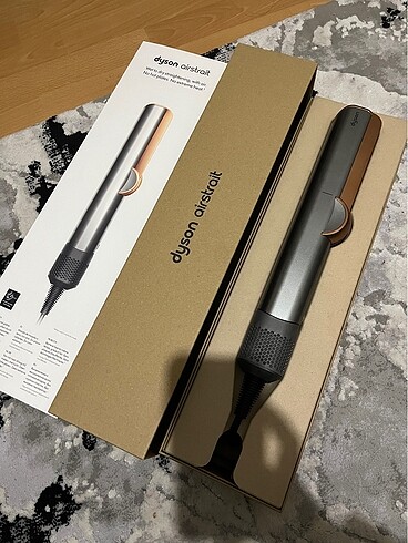 Dyson airstrait