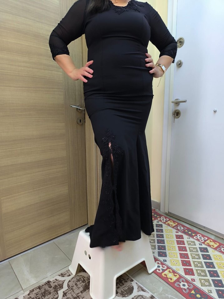 Dantel Detaylı Siyah Uzun V Yaka Abiye Elbise - Görsel 3