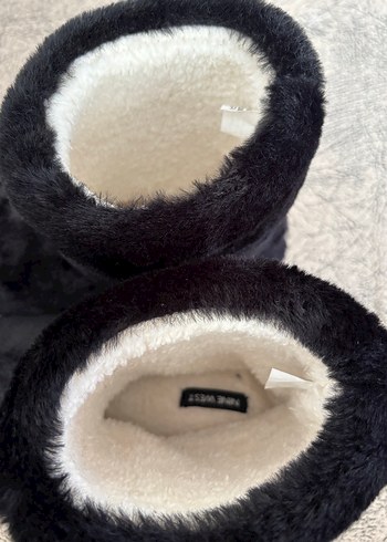 Siyah Kürklü Kız Çocuk Ev Terliği - Görsel 2