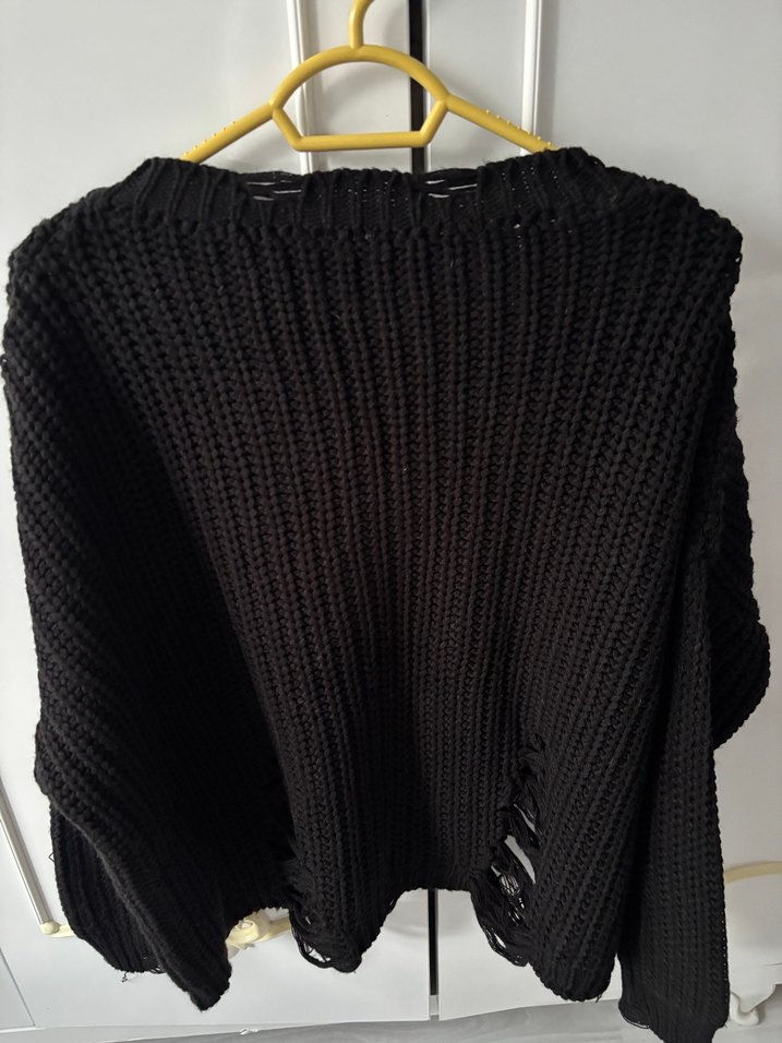 Siyah V Yaka Örgü Salaş Kadın Kazak - Görsel 3