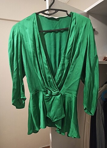 xs Beden Zara saten gömlek