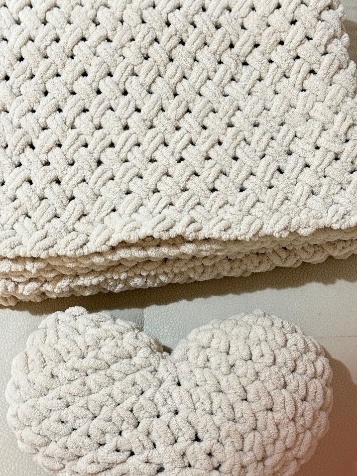 Bej Örgü Battaniye ve kalp yastık - Görsel 2