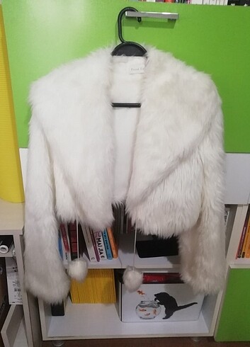 Beyaz Tüylü Crop Ceket