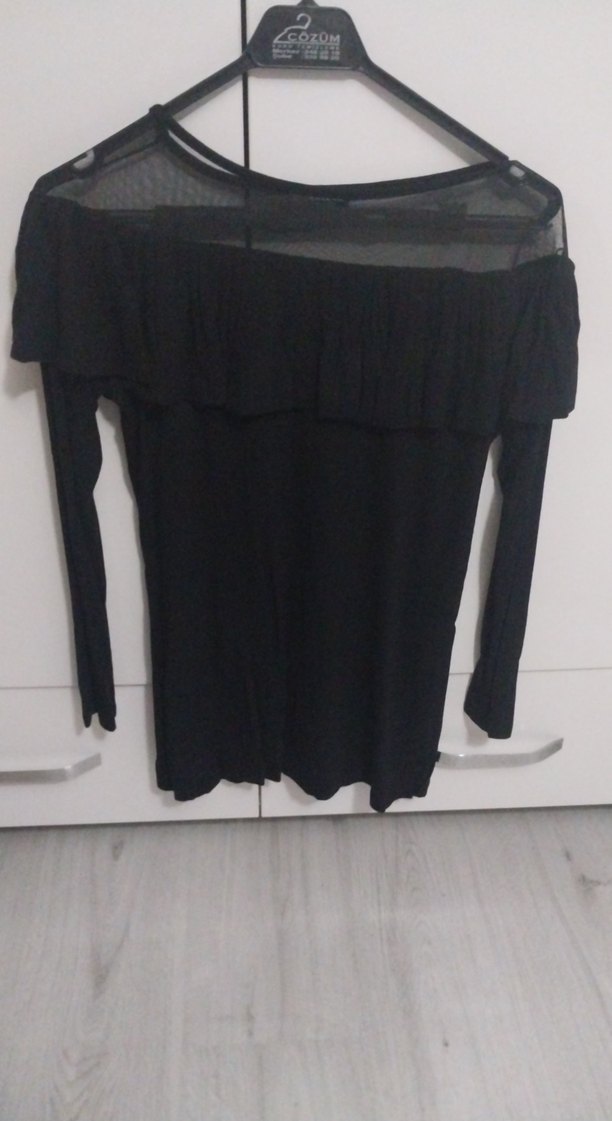 Uzun Kollu Siyah Fırfırlı Bluz - Görsel 2