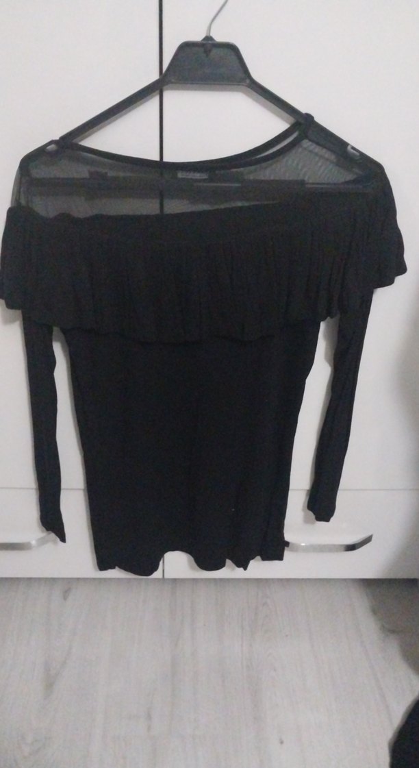 Uzun Kollu Siyah Fırfırlı Bluz - Görsel 3