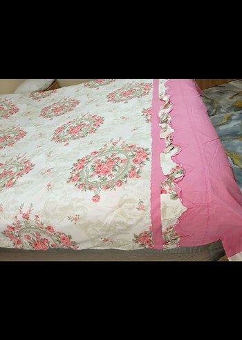 Pembe Çiçek Desenli Yatak Örtüsü - Görsel 2