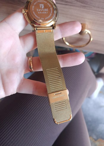 Altın Renk Zincir Detaylı Kadın Saati - Görsel 3