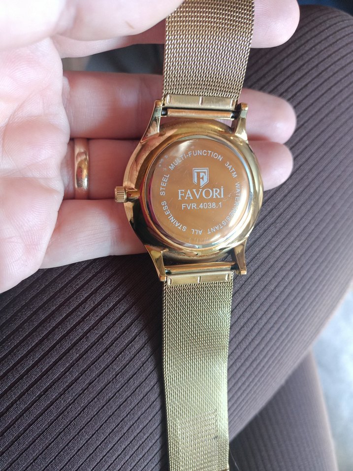 Altın Renk Zincir Detaylı Kadın Saati - Görsel 4