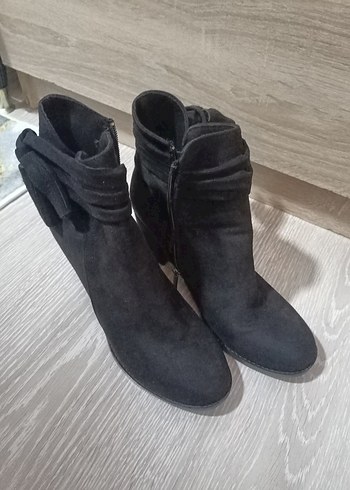 Püsküllü Siyah Süet Kadın Bot - Görsel 2