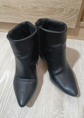 Siyah Deri Topuklu Bot - Görsel 2