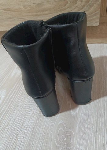 Siyah Deri Topuklu Bot - Görsel 5