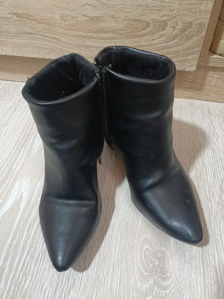 Siyah Deri Topuklu Bot - Görsel 2