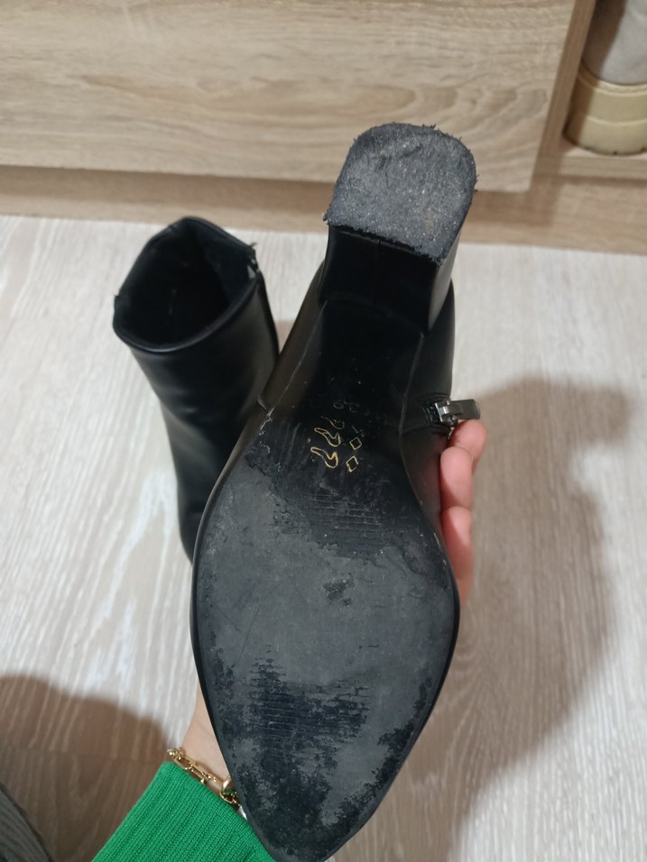 Siyah Deri Topuklu Bot - Görsel 4