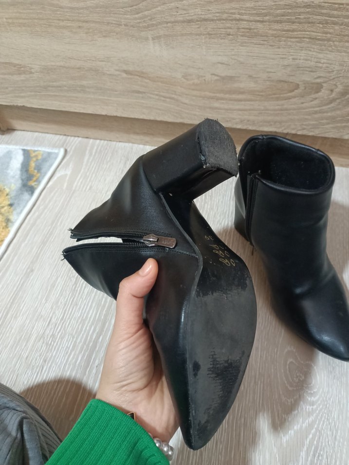 Siyah Deri Topuklu Bot - Görsel 3