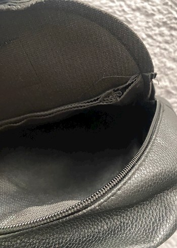 Püsküllü Siyah Deri Kadın Sırt Çantası - Görsel 4