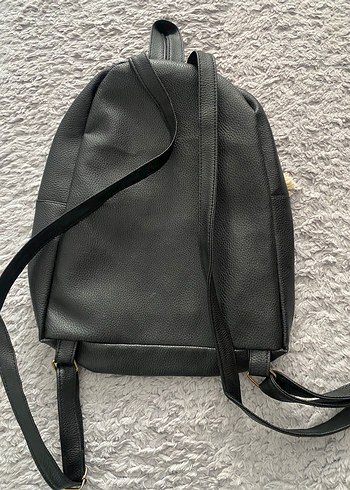 Püsküllü Siyah Deri Kadın Sırt Çantası - Görsel 3