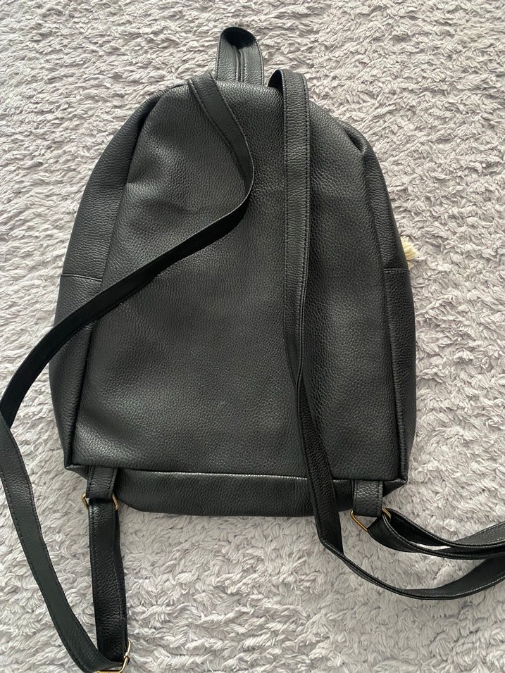 Püsküllü Siyah Deri Kadın Sırt Çantası - Görsel 3