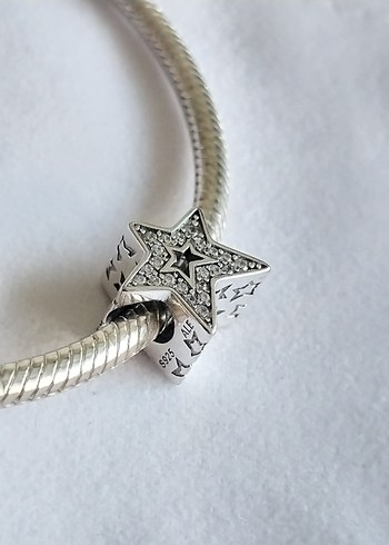 Pandora ASİMETRİK YILDIZ CHARM