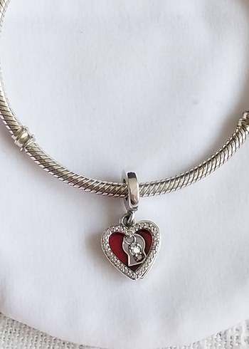Pandora Kırmızı Kalp ve Anahtar Deliği Sallantılı Charm