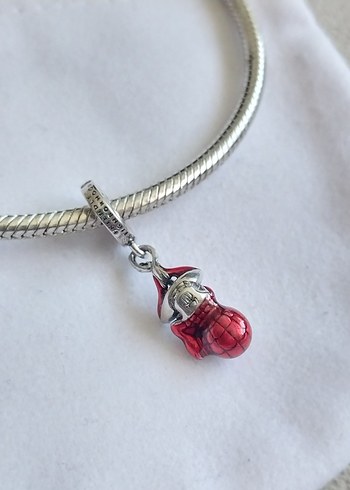  Beden MARVEL ASILI ÖRÜMCEK ADAM SALLANTILI CHARM