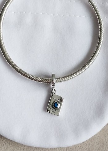 Pandora Açılabilir Pasaport Sallantılı Charm