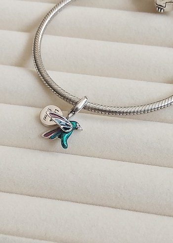 Beden çeşitli Renk SİNEKKUŞU ÇİFT SALLANTILI CHARM