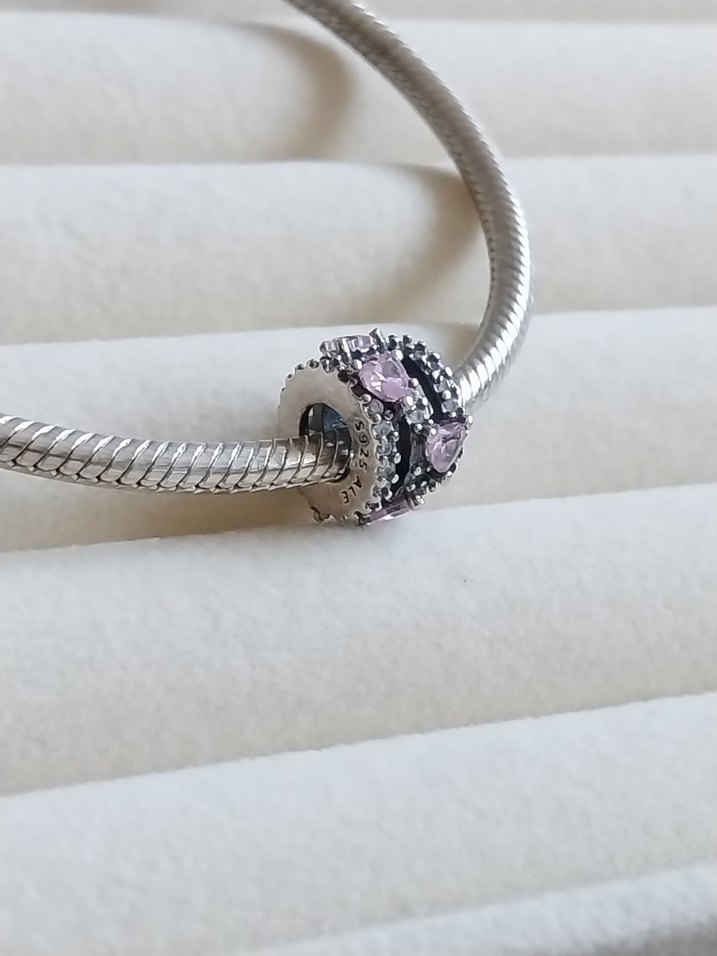 IŞILTILI ÜÇLÜ HALE KALPLİ SALLANTILI CHARM - Görsel 3