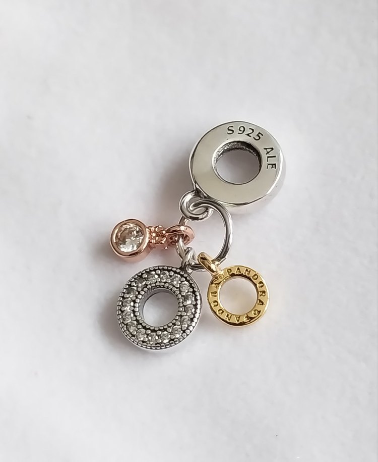 Üçlü Monogram ve Logolu Sarkan Charm - Görsel 5